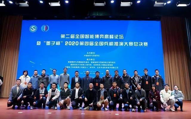 市政协委员分组探讨“两院”工作报告_